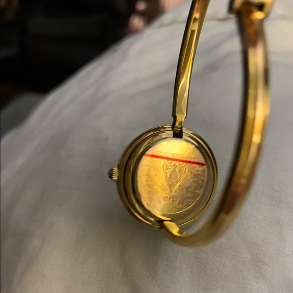 Vintage Gucci Bangle watch, still has the removable cover on the back. - Picture 2 of 3